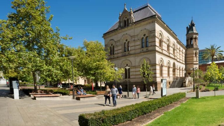 Adelaide City Highlights Tour - North Terrace to the Botanic Park: Big Views, Fast Orientation