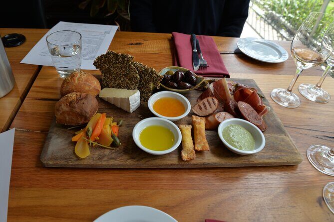 Adelaide Japanese Group Winery Day Tour in Barossa and Hahndorf - Learning on the ride: why the guide matters